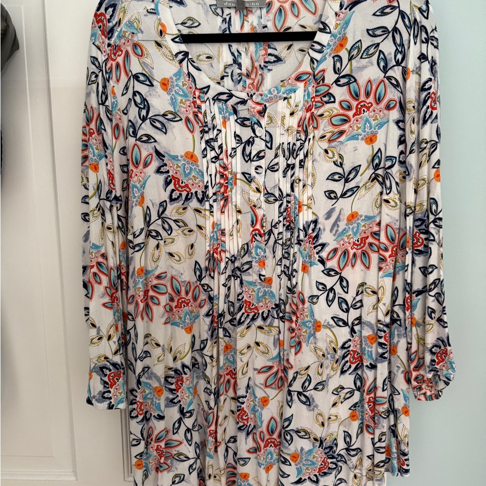 Daniel Rainn White and Blue Blouse Elegant Top